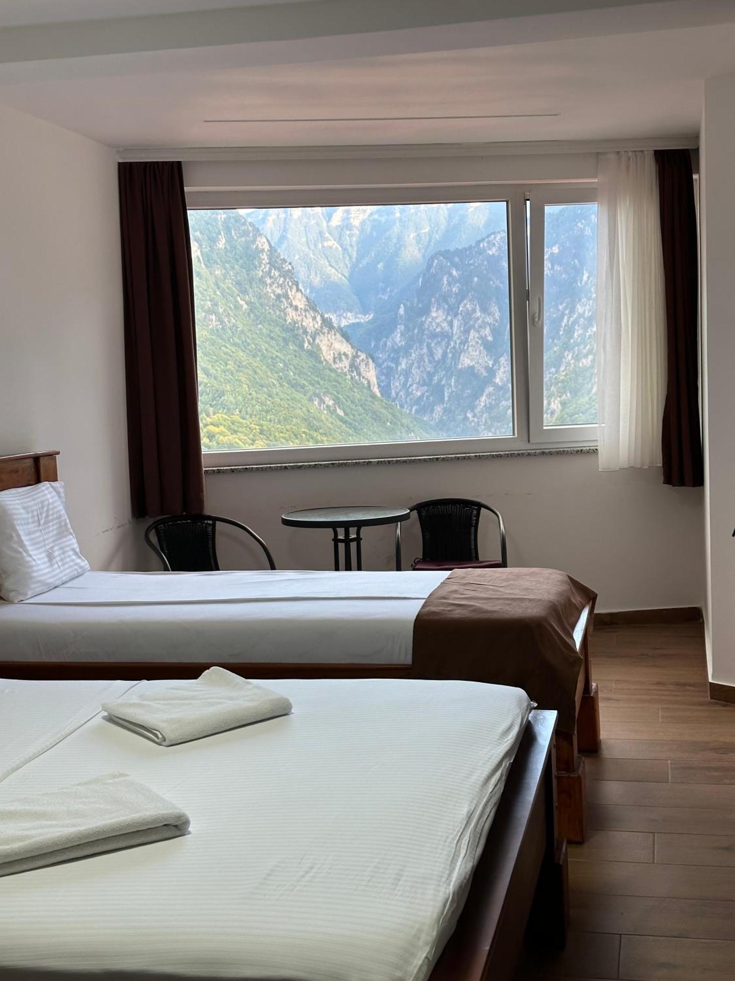 Hotel Panorama Rugove Peje Buitenkant foto