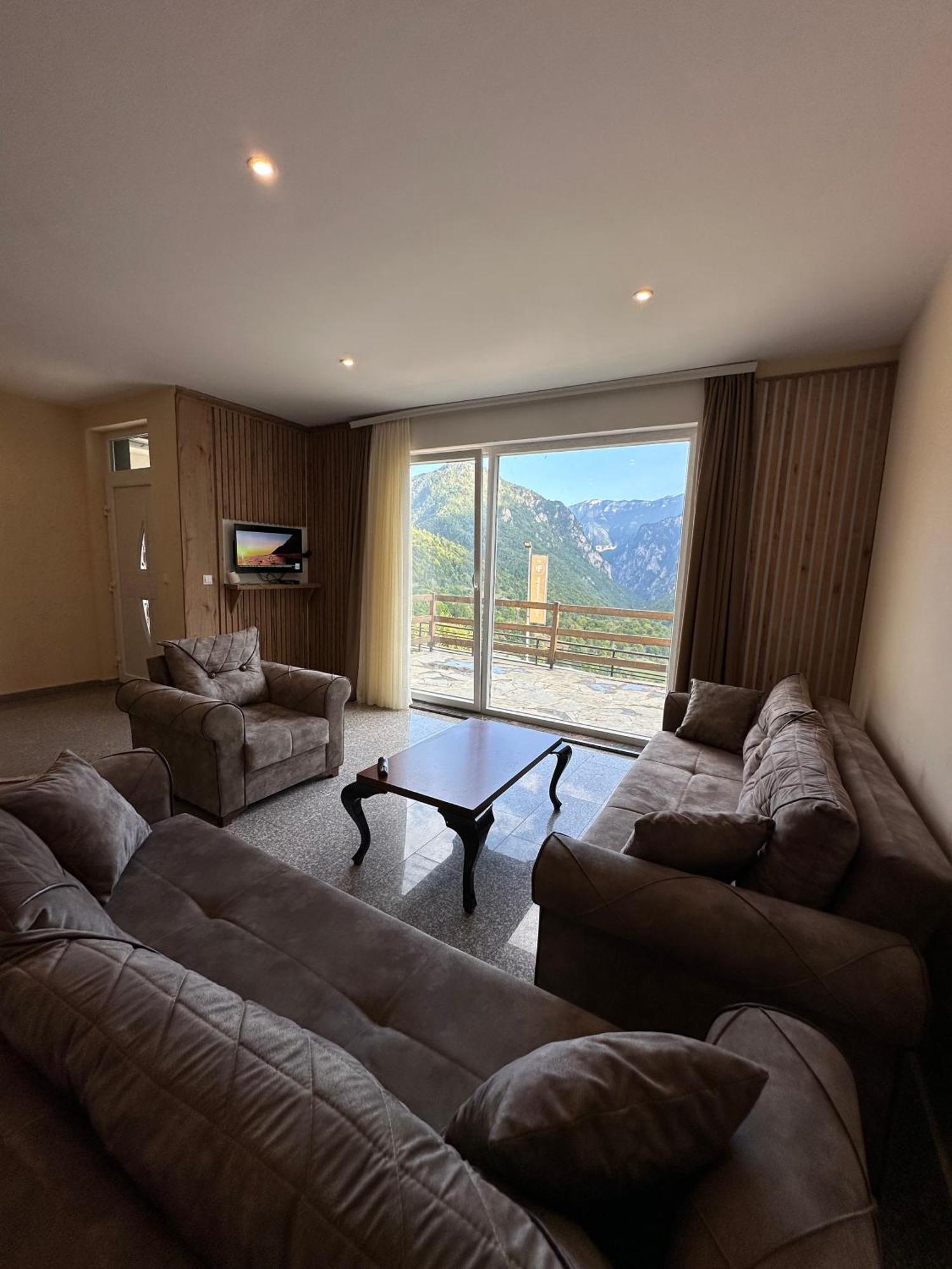 Hotel Panorama Rugove Peje Buitenkant foto