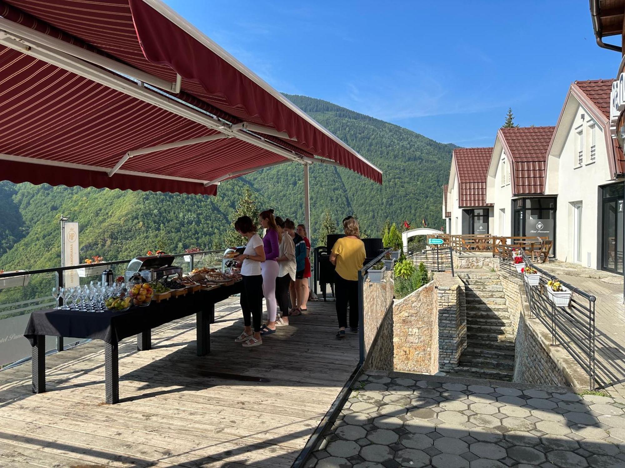 Hotel Panorama Rugove Peje Buitenkant foto