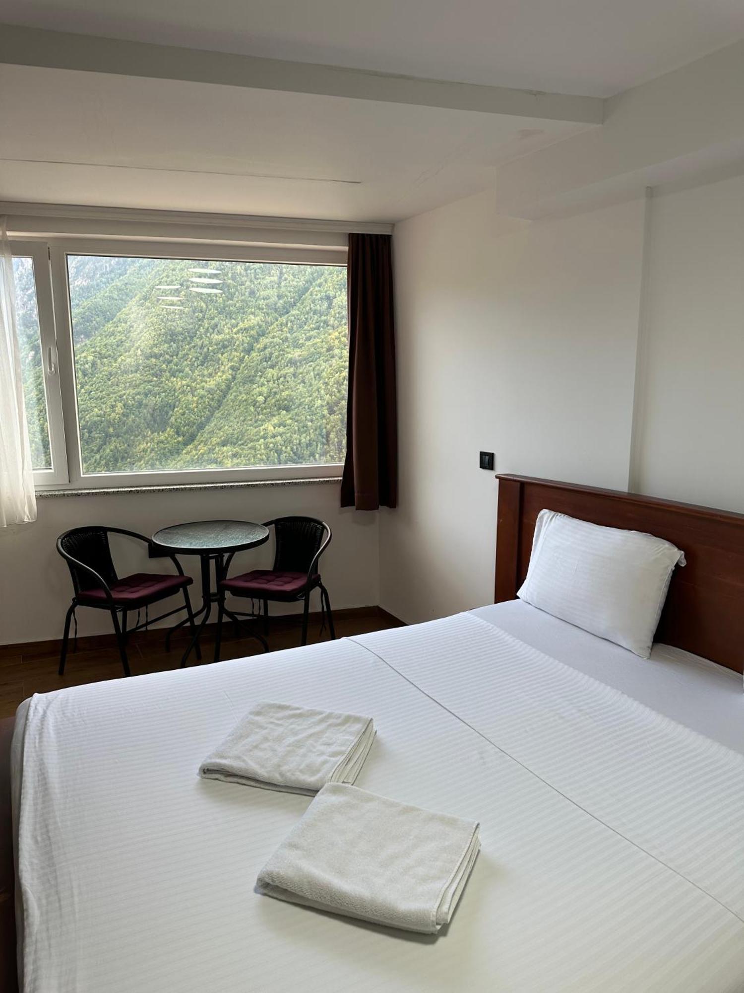 Hotel Panorama Rugove Peje Buitenkant foto