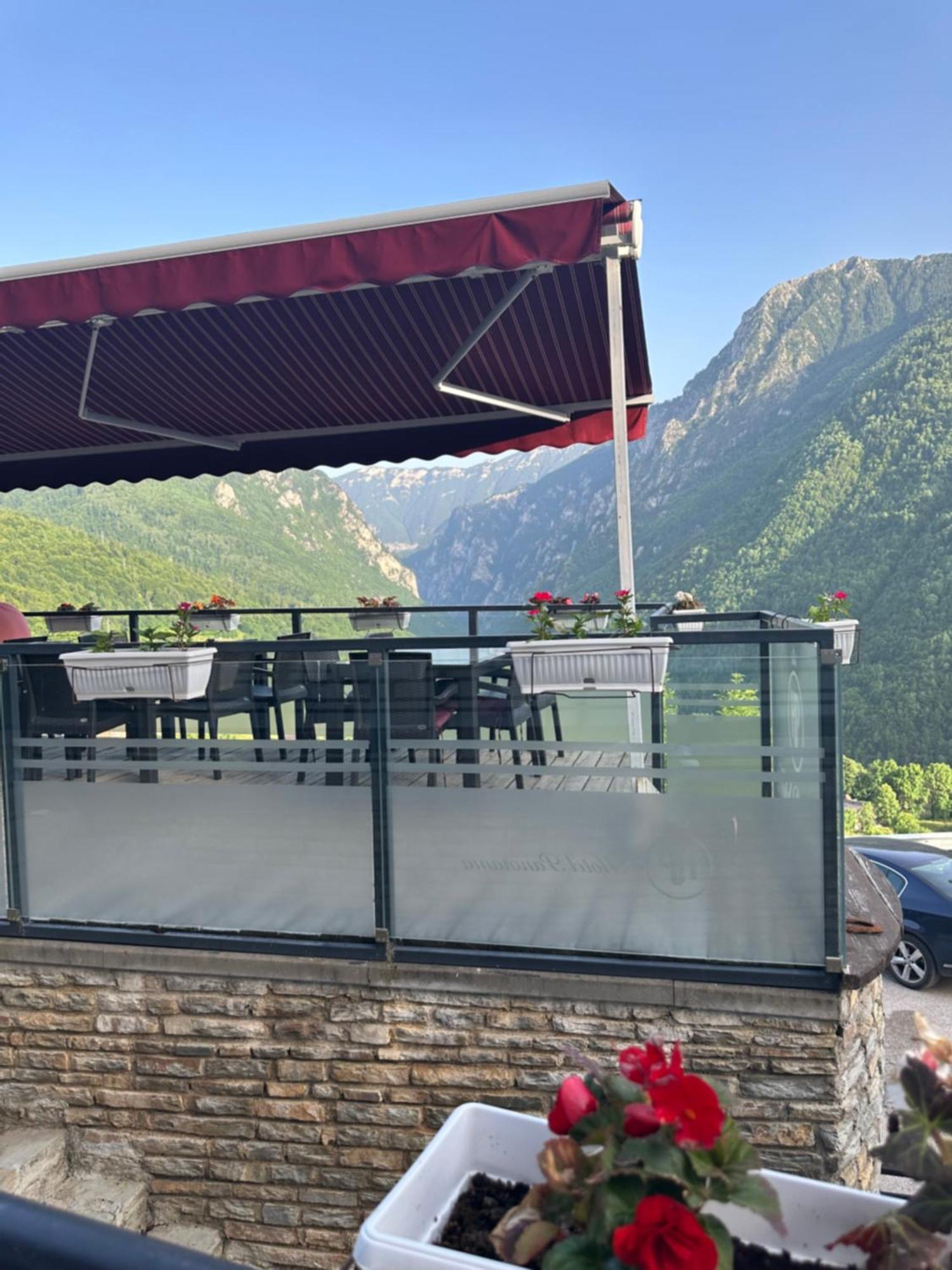Hotel Panorama Rugove Peje Buitenkant foto