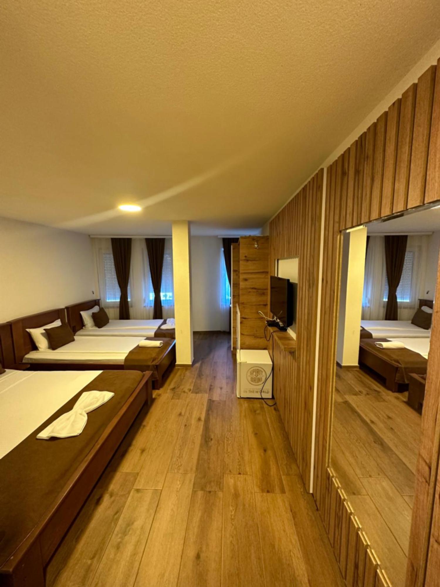 Hotel Panorama Rugove Peje Buitenkant foto